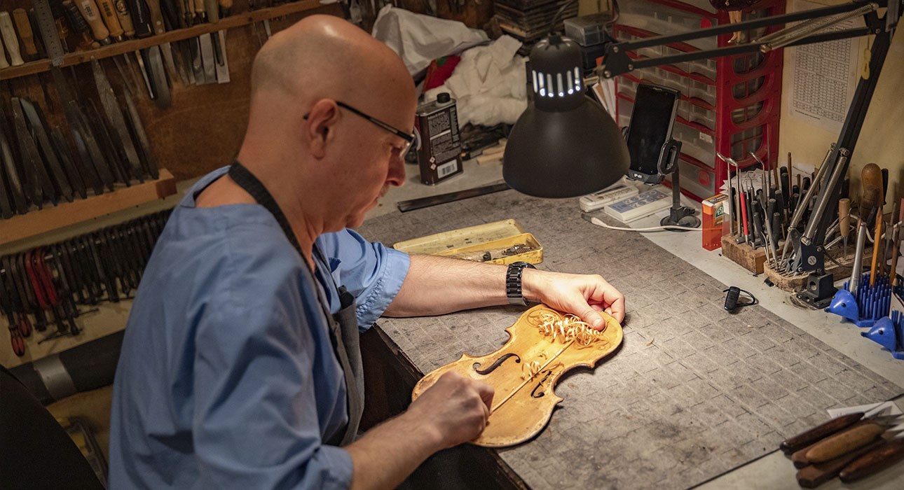 An interview with a violin maker Vladimir Kalashnikov