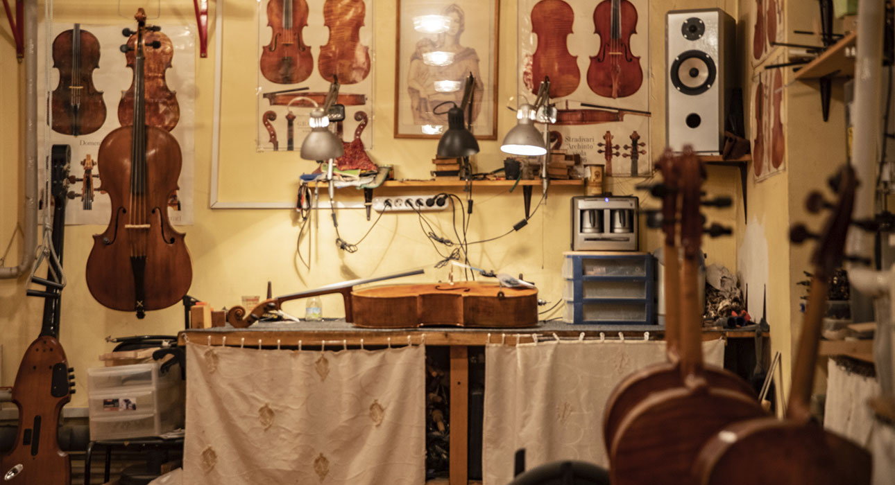 An interview with a violin maker Vladimir Kalashnikov